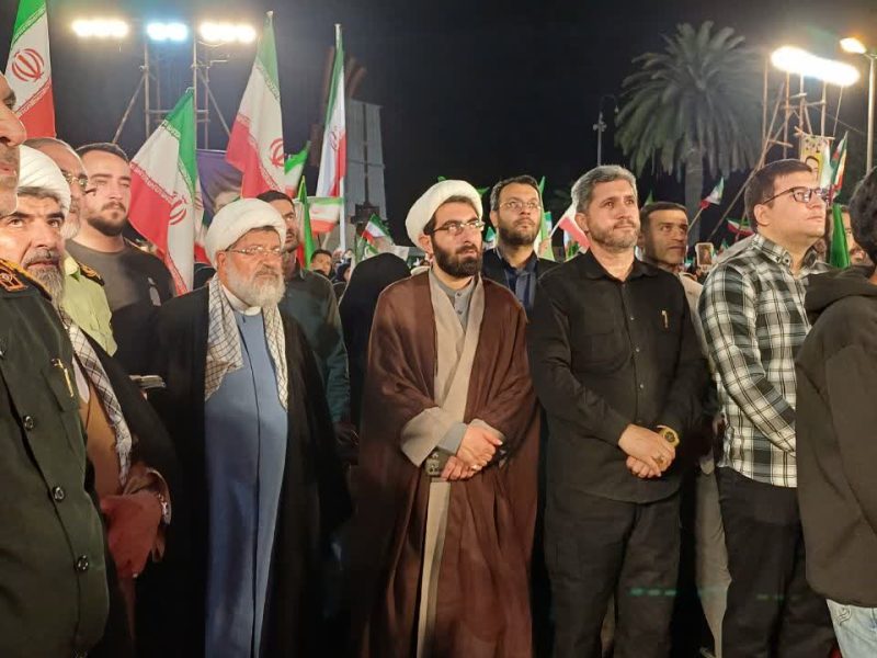 حضور حجت‌الاسلام والمسلمین علی شیرازی رئیس سازمان عقیدتی سیاسی فراجا، سردار حاتمی فرمانده مرزبانی استان گلستان و سردار دادگر فرمانده انتظامی استان  در تجمع شبانه مردم دارالمومنین گرگان