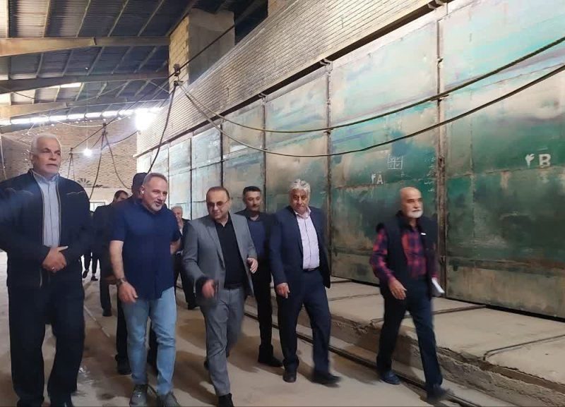 تقدیر از کارگران نمونه و پیگیری مشکلات کارخانه سامان تیغه گرگان