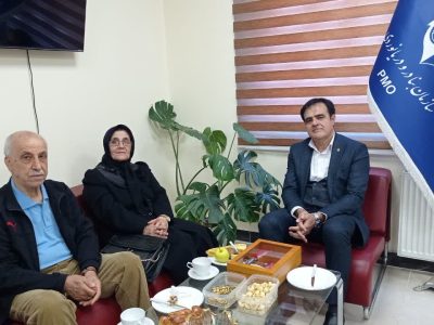 بمناسبت فرا رسیدن سالروز شهادت استاد مرتضی مطهری و بزرگداشت روز معلم صورت گرفت/دیدار دانش آموز با معلمان دوران ابتدایی خود پس از ۴۲ سال
