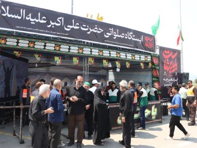 ایستگاه‌های صلواتی گلستان در خدمت عزاداران تشییع پیکر مطهر رهبر شهید