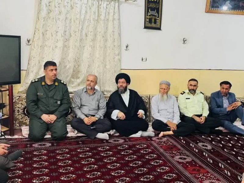 دیدار فرماندار و جمعی از مسئولین شهرستان علیآباد کتول با خانواده معظم شهدا به مناسبت آغاز هفته دولت و هفته وحدت