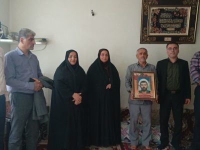 دیدار فرماندار کردکوی با خانواده شهید روحانی‌فرد به مناسبت هفته دولت