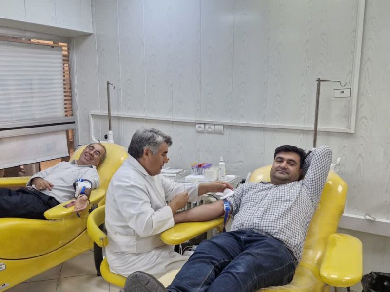 همراهی کارکنان مخابرات گنبدکاووس در اقدامی مسئولانه برای اهدای خون