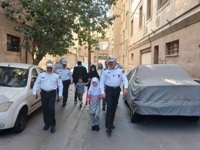 استقبال متفاوت پلیس راهور از آغاز سال تحصیلی/فرزند شهید راهور در کنار سردار حسینی راهی مدرسه شد.